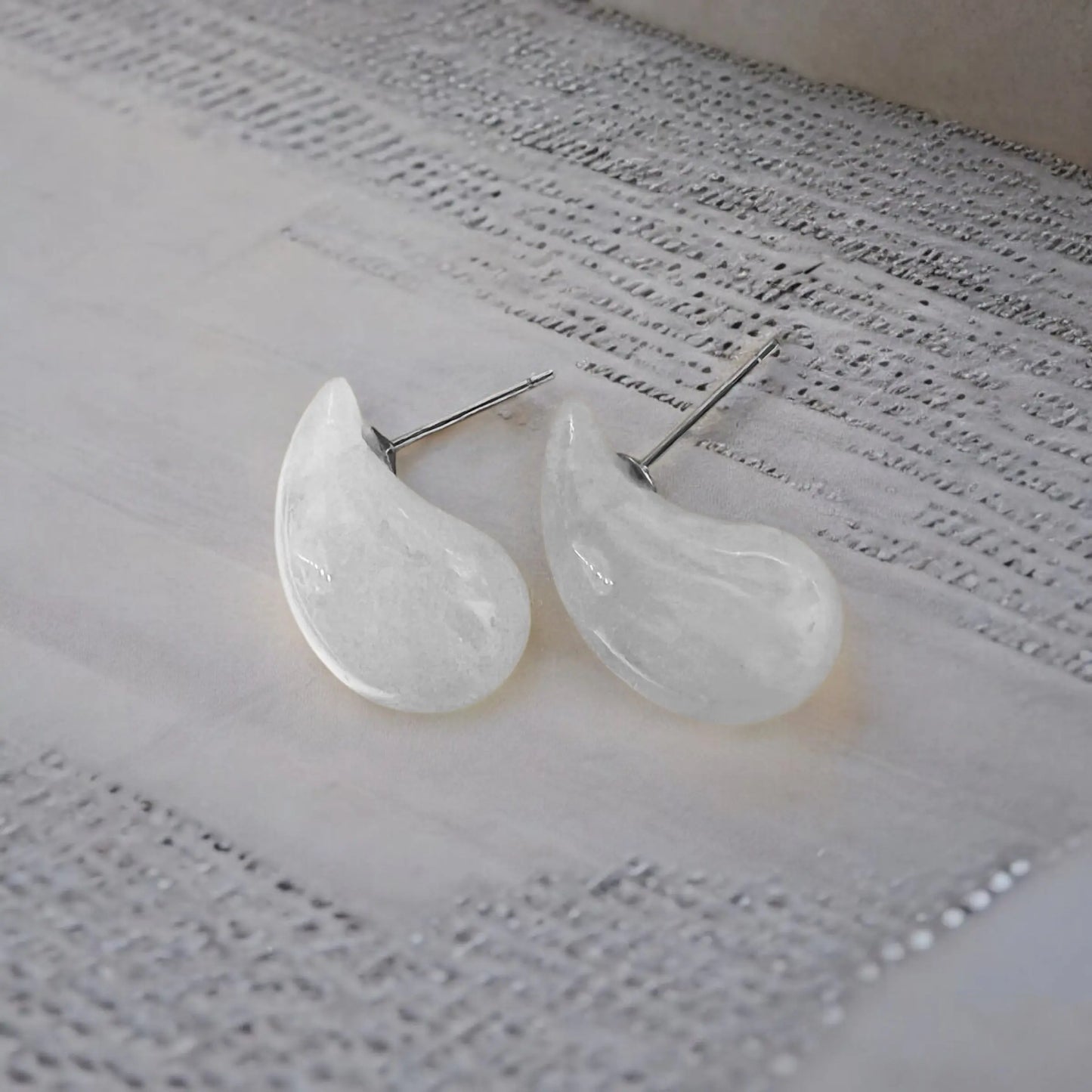 Lunar Drip White Quartz Earring DAPR