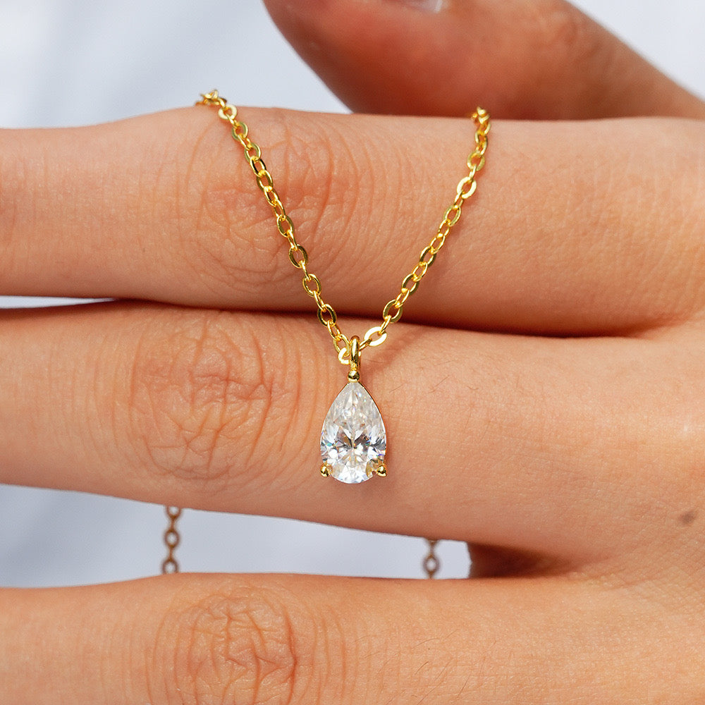Model display Pear cut 1ct moissanite pendant on gold-plated sterling silver chain